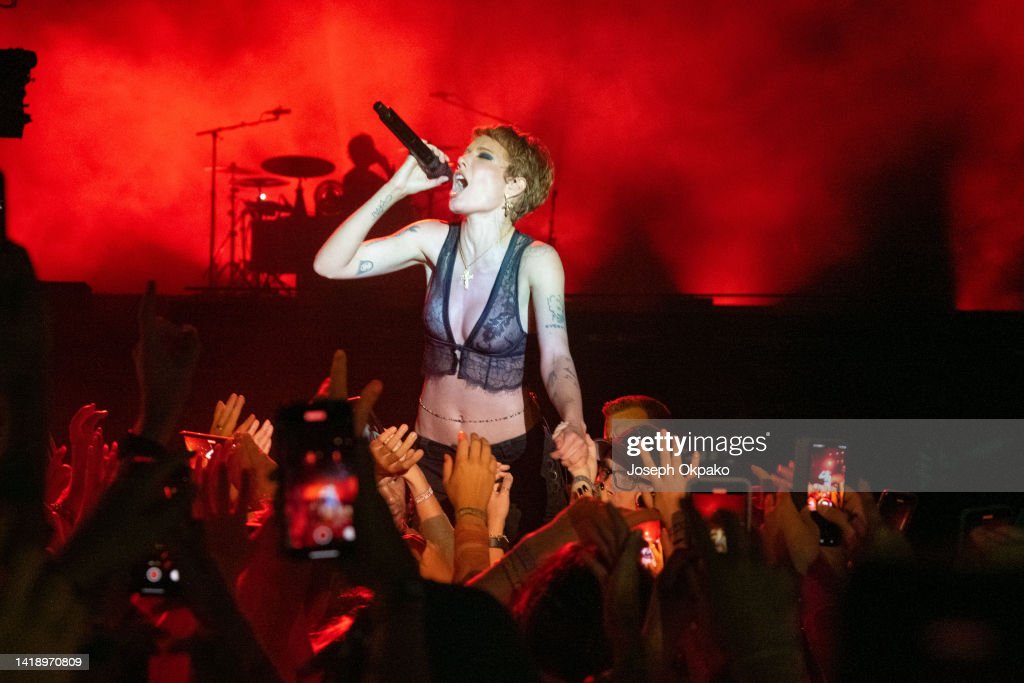 READING, ENGLAND - AUGUST 28: (EDITORIAL USE ONLY) Halsey performs on the main stage during Reading Festival day 3 on August 28, 2022 in Reading, England. (Photo by Joseph Okpako/WireImage)